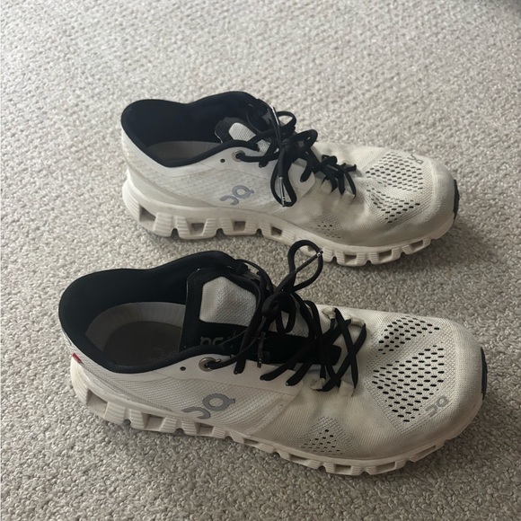 On Cloud Sneakers - Picture 1 of 9